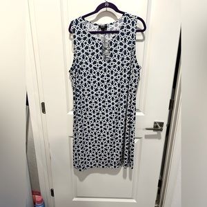MSK Sleeveless Blue and White Geometric Pattern Dress